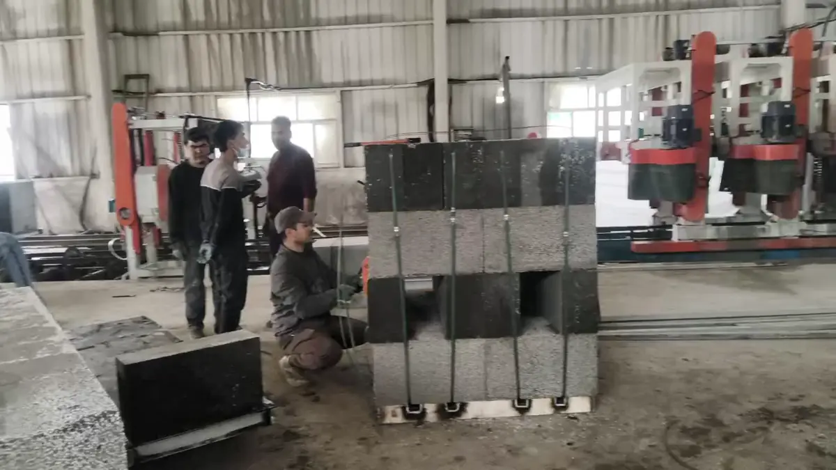 Self-insulating blocks at the upgraded Kashgar cutting equipment