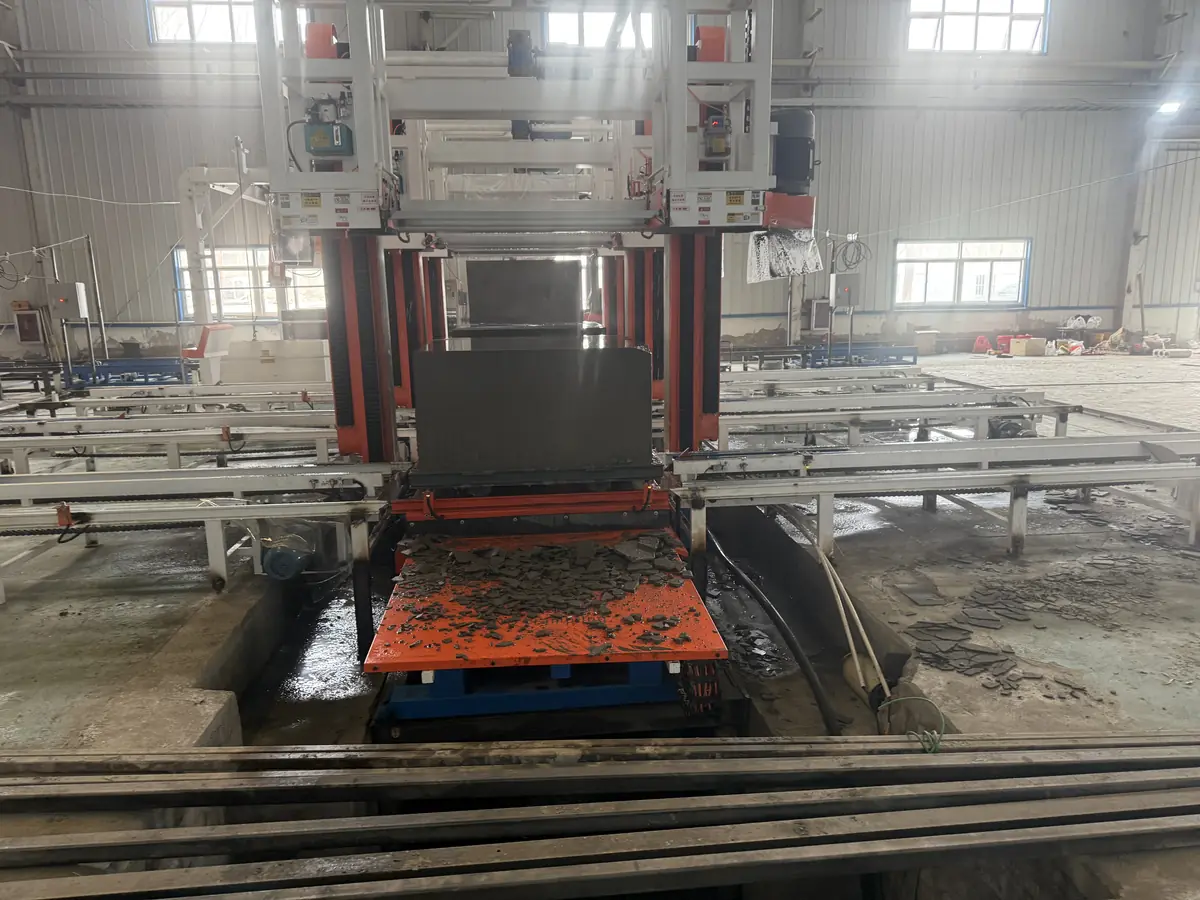 Cut self-insulating block at the equipment output during the Lanzhou factory test