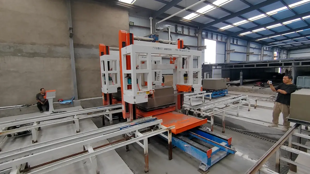 Lightweight block cutting equipment at the Guyuan project site in Ningxia