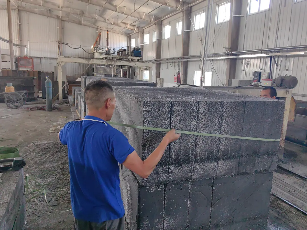 Finished self-insulating blocks after the Tacheng cutting-system upgrade