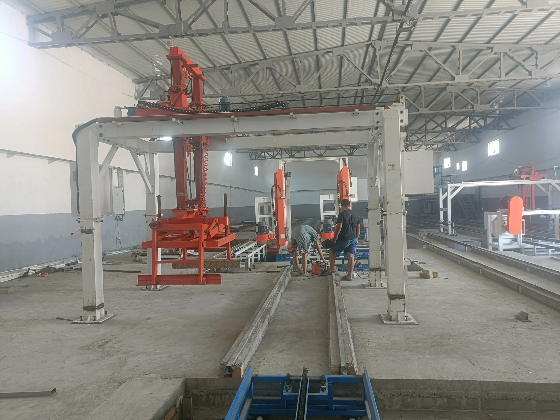 Stacking and handling equipment being installed at the Uzbekistan lightweight block project site