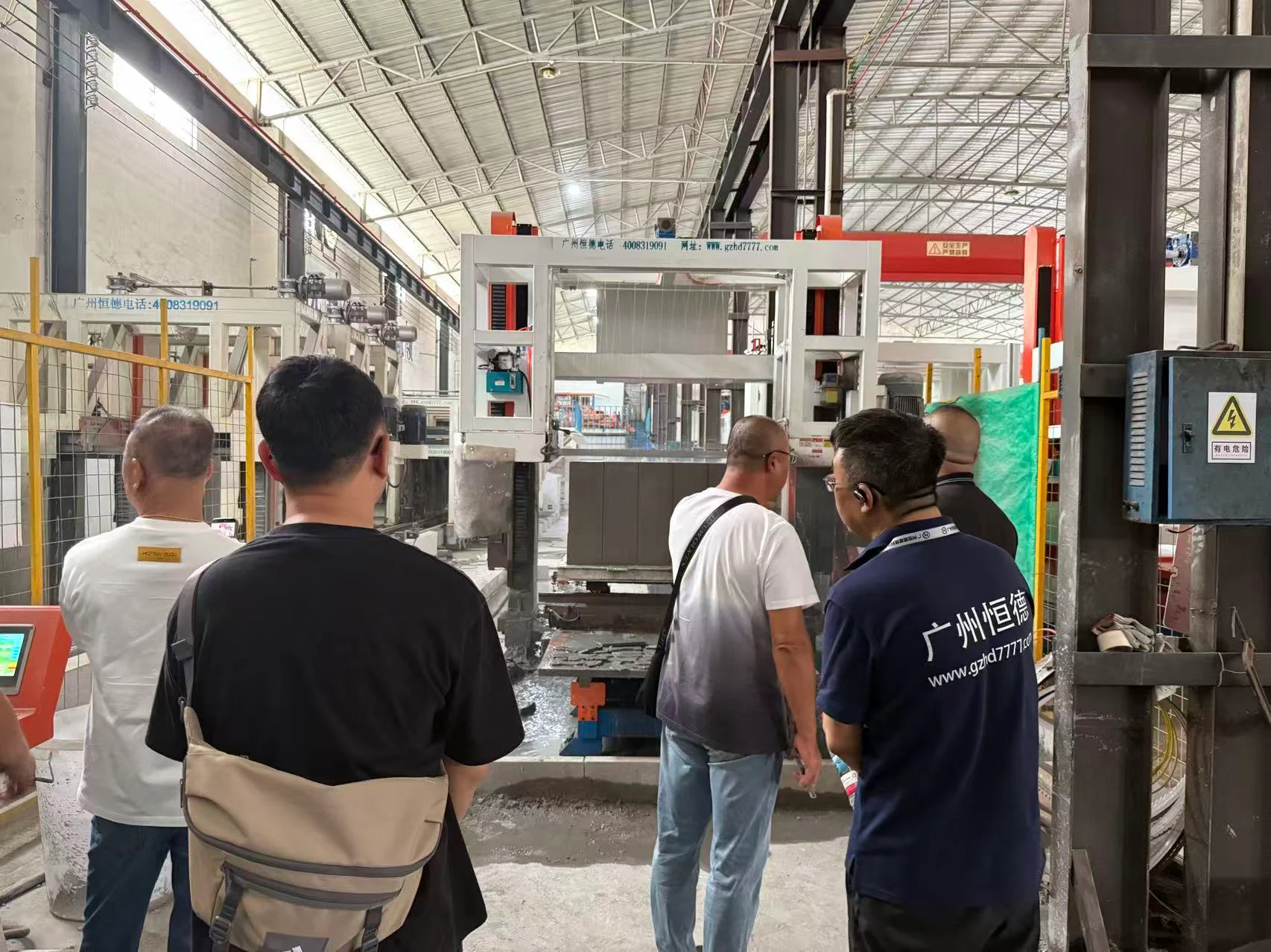 Guyana customer reviewing HENGDE lightweight block cutting equipment for the line upgrade