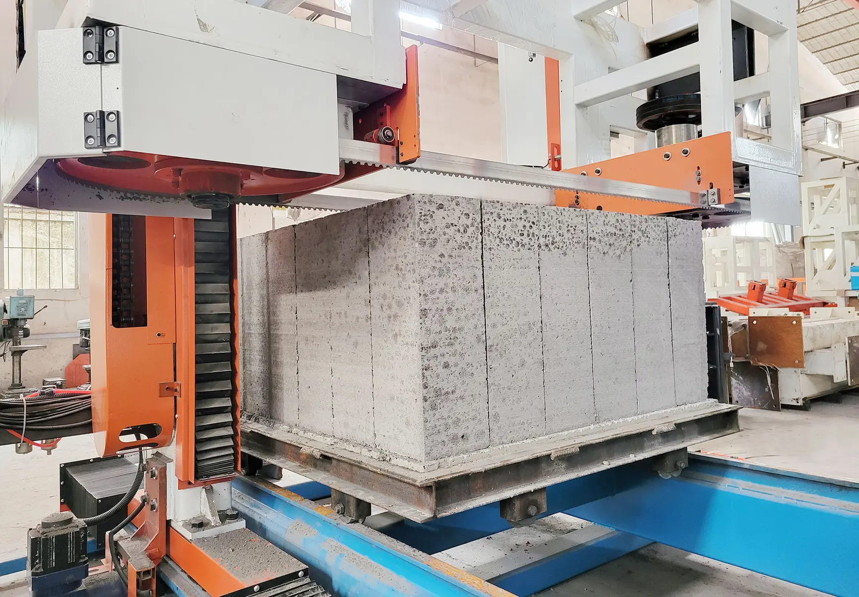 Vietnam project team inspects lightweight block equipment
