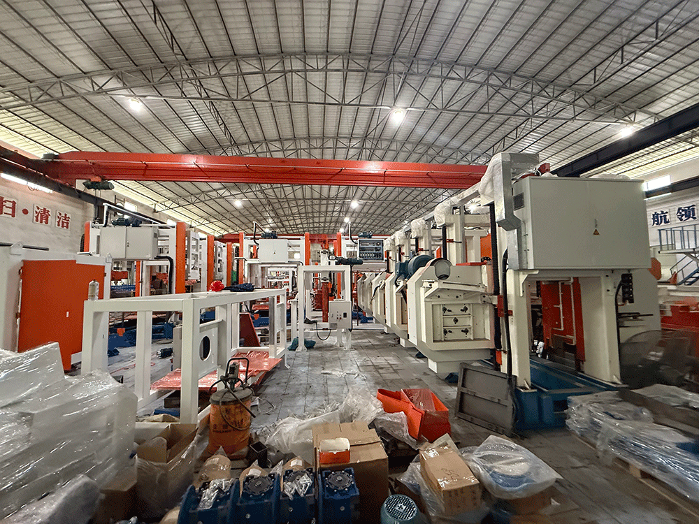 Indonesia project team reviewing HENGDE lightweight block production equipment — factory visit image 2