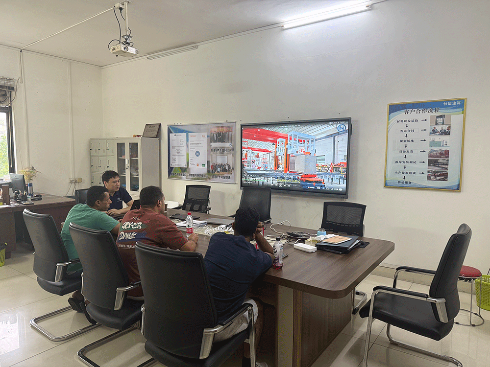 Middle East project team reviewing HENGDE lightweight block production equipment