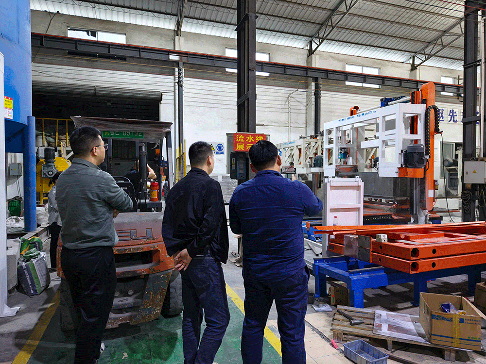 Uzbekistan project team reviewing HENGDE clc / foamed concrete block production equipment — factory visit image 2