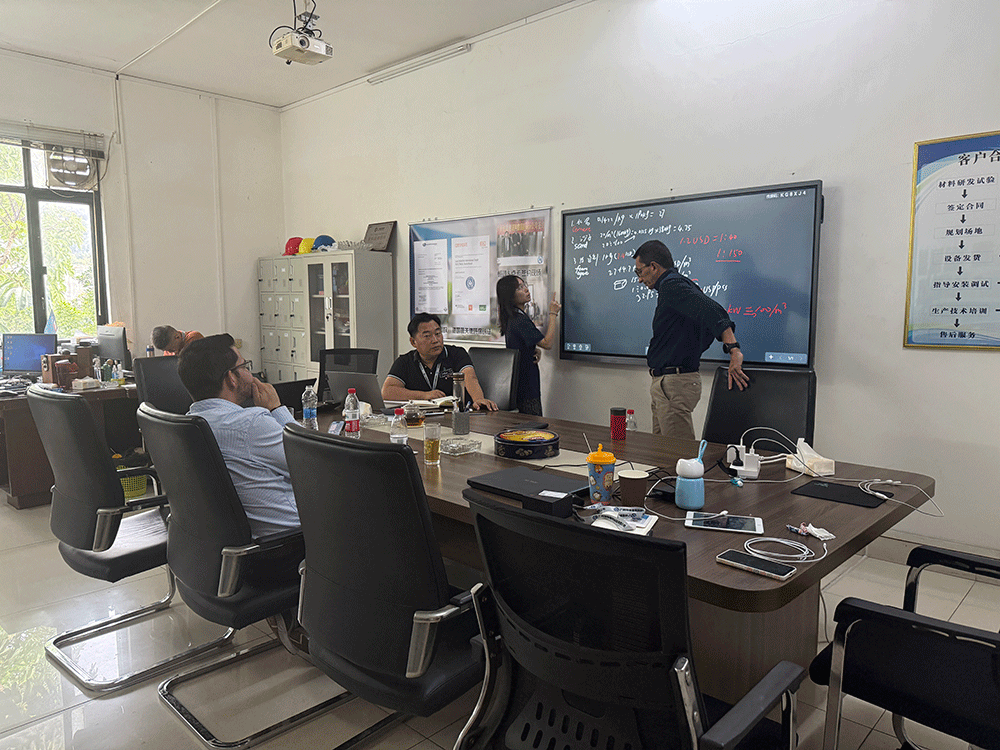 HENGDE project team reviewing HENGDE eps lightweight block production equipment — factory visit image 1