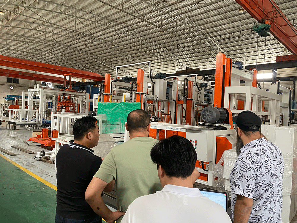 HENGDE project team reviewing HENGDE eps lightweight block production equipment