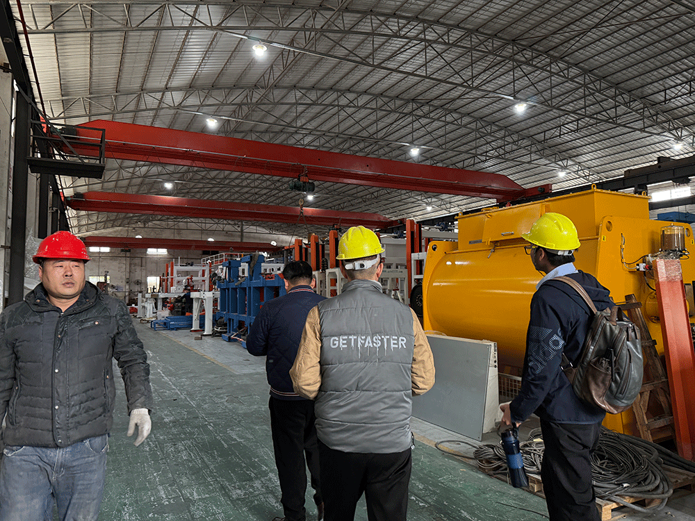 Indonesia project team training on HENGDE lightweight block production equipment — acceptance and training image 1