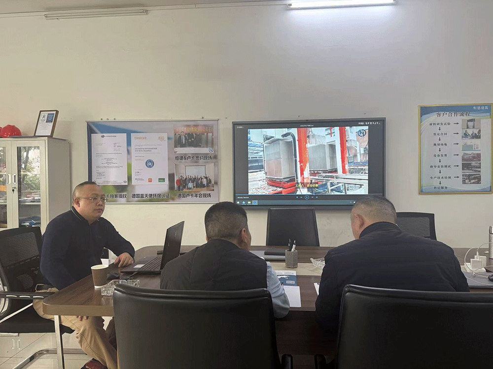 Thailand project team reviewing HENGDE lightweight block production equipment