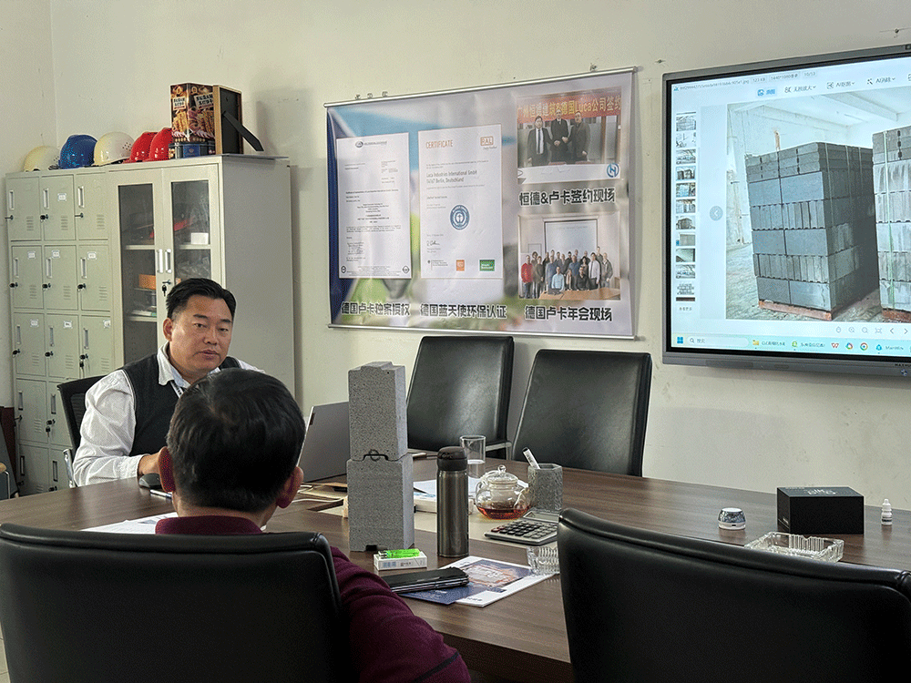 HENGDE ceramsite wall panel production and cutting test — factory test and production image 1