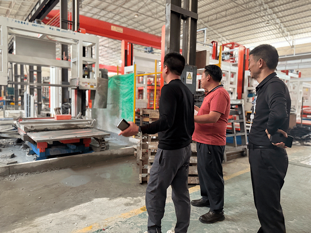China project team reviewing HENGDE clc / foamed concrete block production equipment