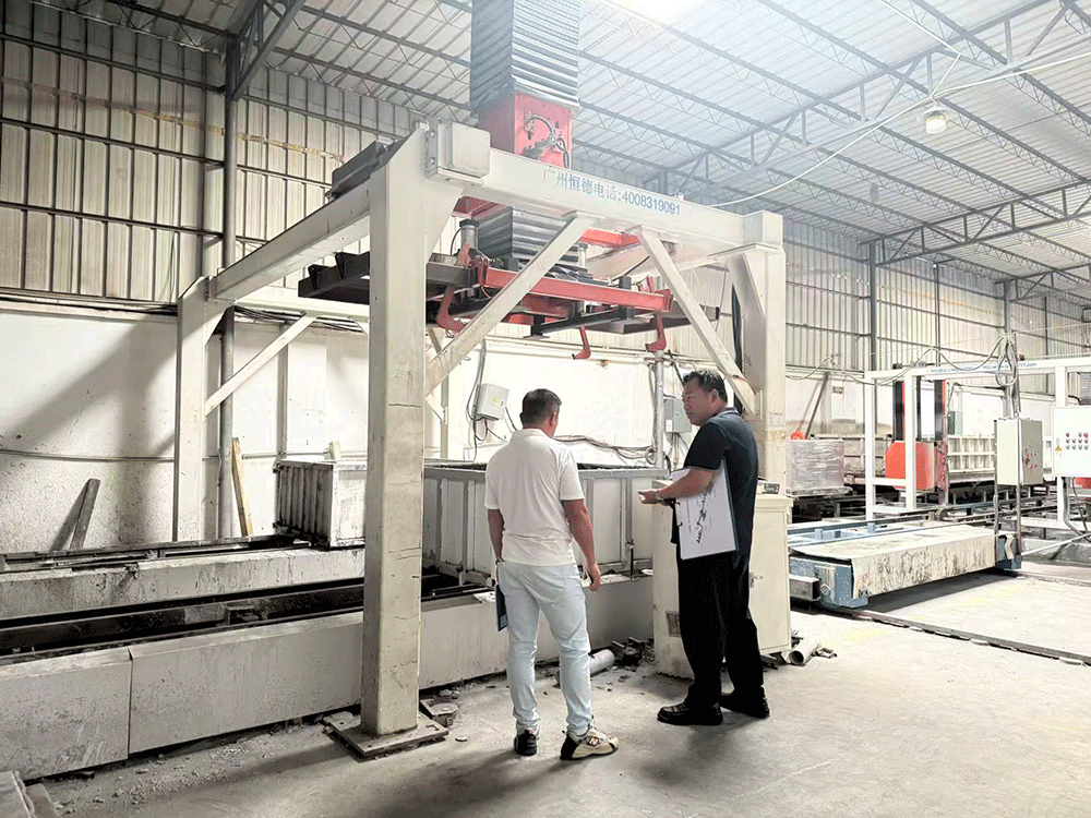 Indonesia project team reviewing HENGDE lightweight block production equipment — factory visit image 1