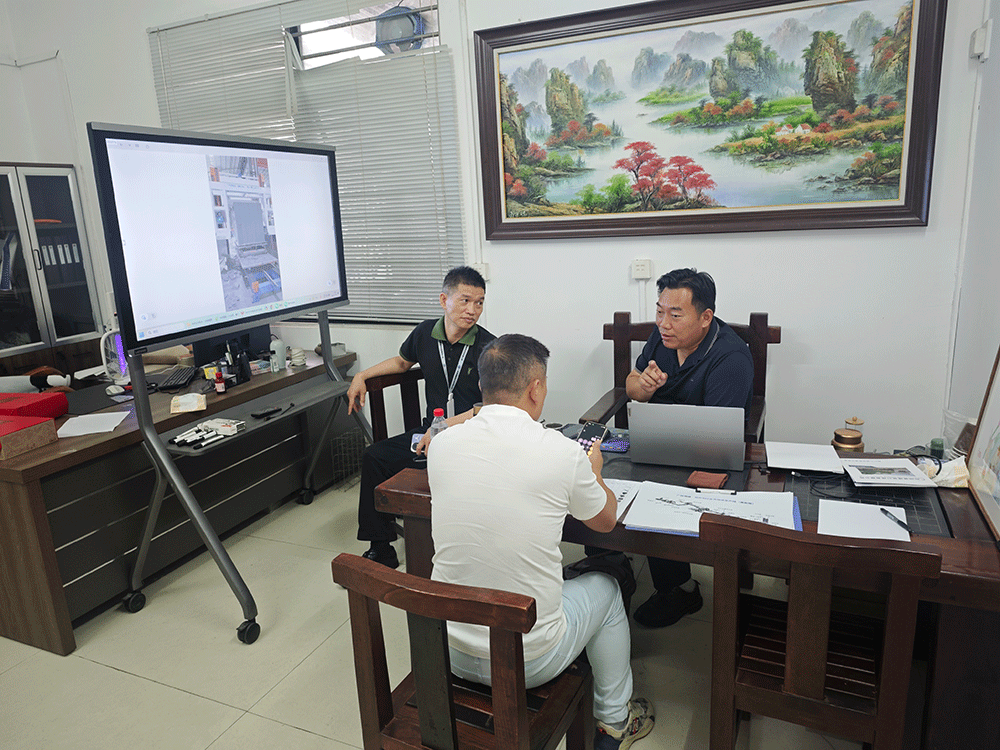 Indonesia project team reviewing HENGDE lightweight block production equipment — factory visit image 3