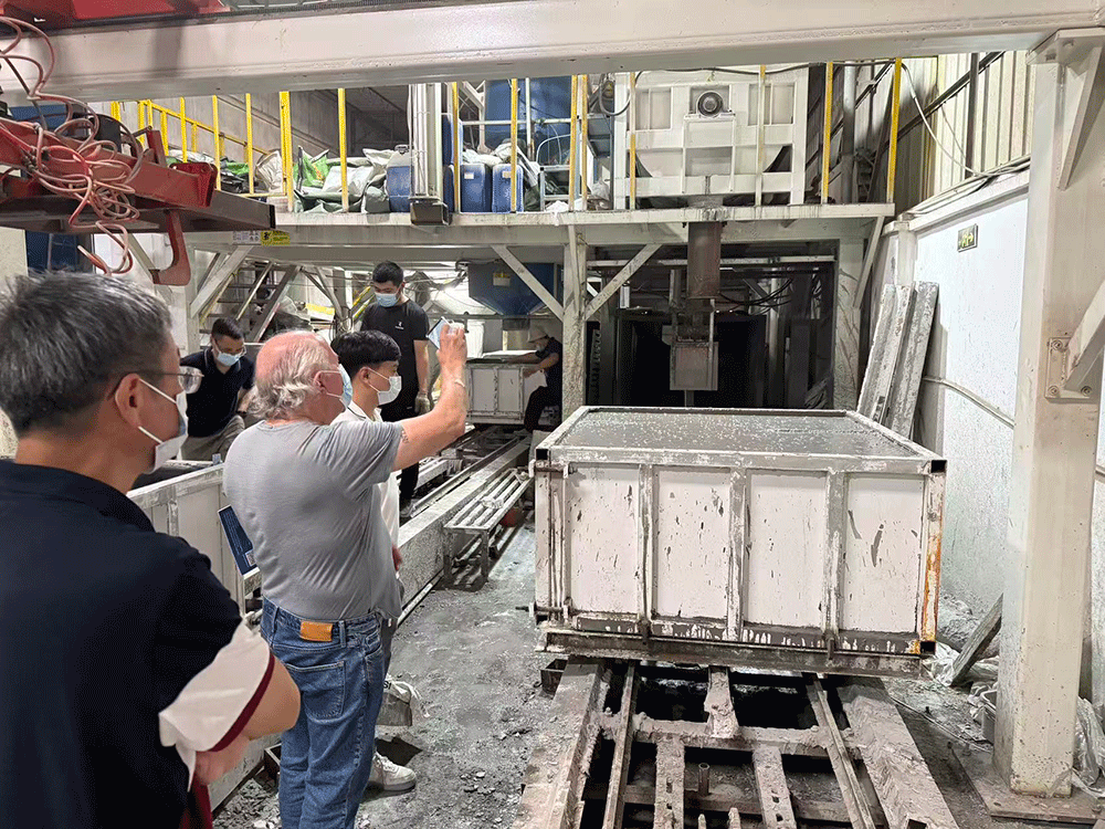 HENGDE project team reviewing HENGDE cutting system production equipment — factory visit image 1