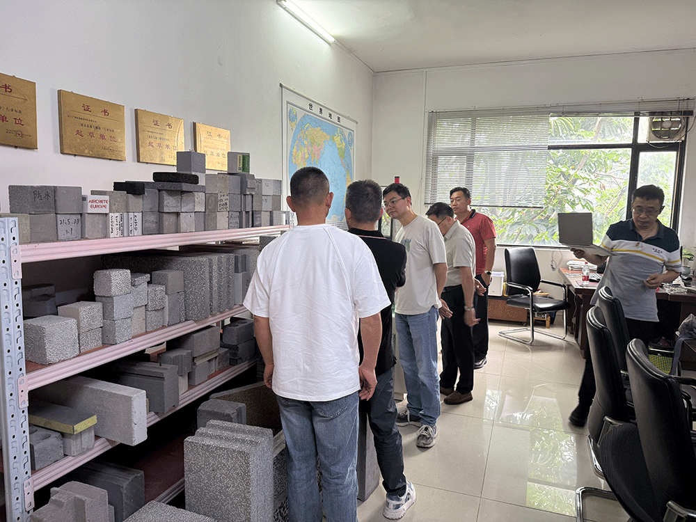 Ethiopia project team reviewing HENGDE lightweight block production equipment — factory visit image 1