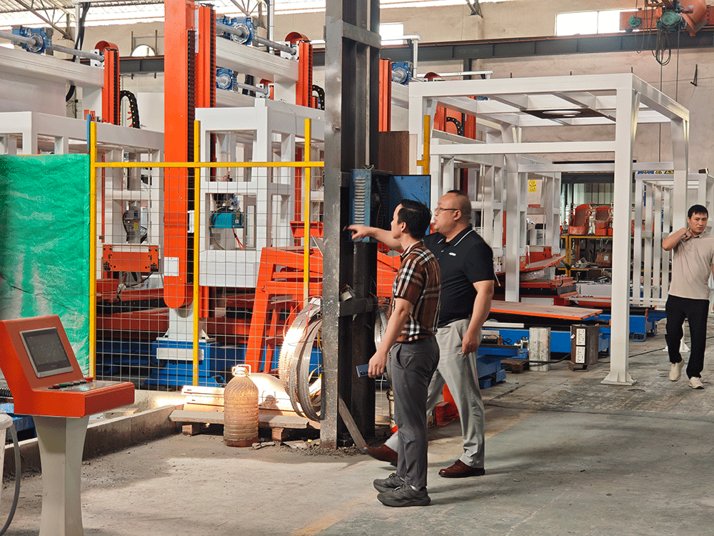 Vietnam project team reviewing HENGDE lightweight block production equipment — factory visit image 2