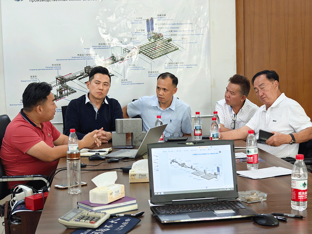Malaysia project team reviewing HENGDE lightweight block production equipment — factory visit image 1