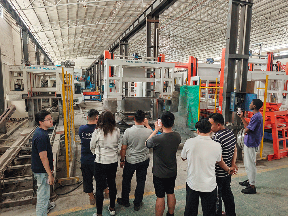 Taiwan project team reviewing HENGDE lightweight block production equipment