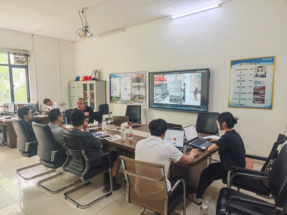 Taiwan project team reviewing HENGDE lightweight block production equipment — factory visit image 3