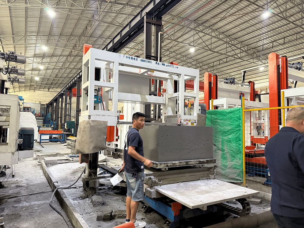Indonesia project team reviewing HENGDE lightweight block production equipment — factory visit image 1