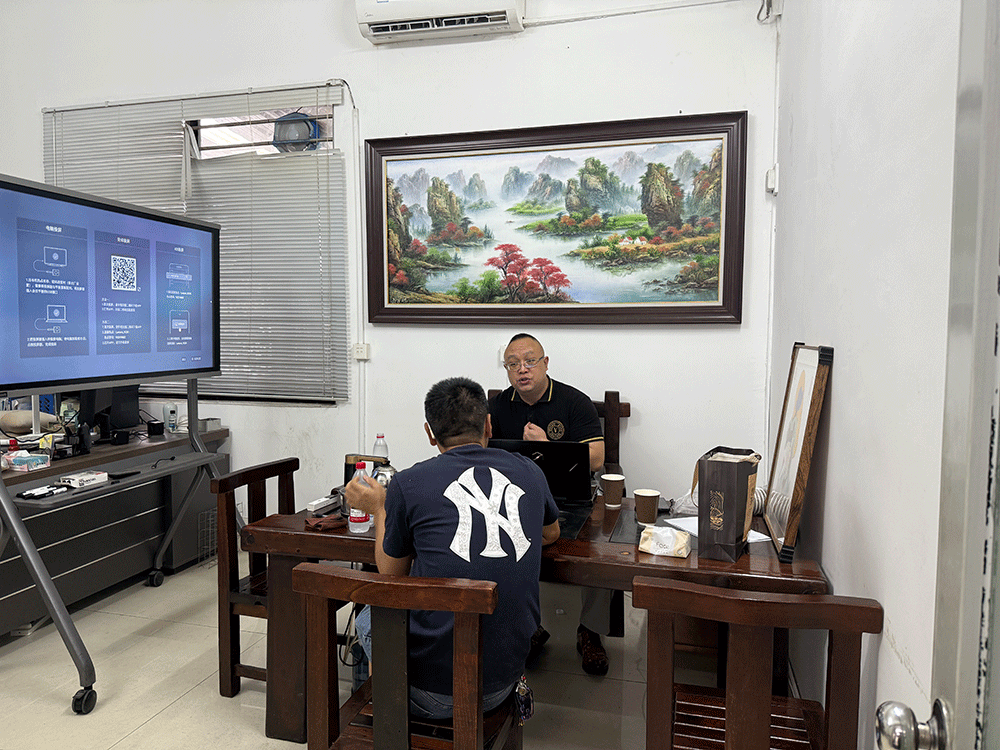 Indonesia project team reviewing HENGDE lightweight block production equipment — factory visit image 2