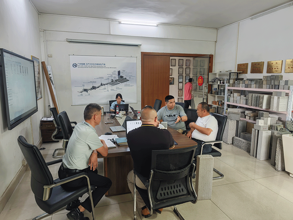 Kazakhstan project team reviewing HENGDE lightweight block production equipment — factory visit image 3