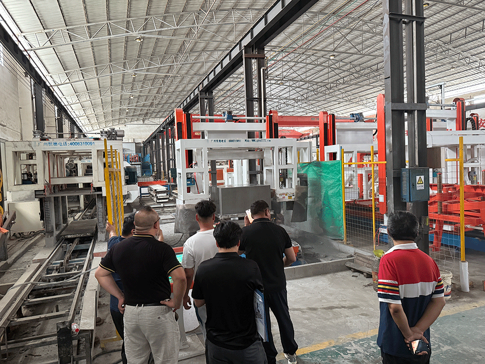 Mongolia project team reviewing HENGDE lightweight block production equipment — factory visit image 1