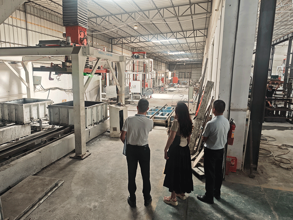 Vietnam project team reviewing HENGDE lightweight block production equipment
