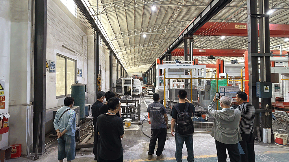 Taiwan project team reviewing HENGDE ceramsite lightweight block production equipment