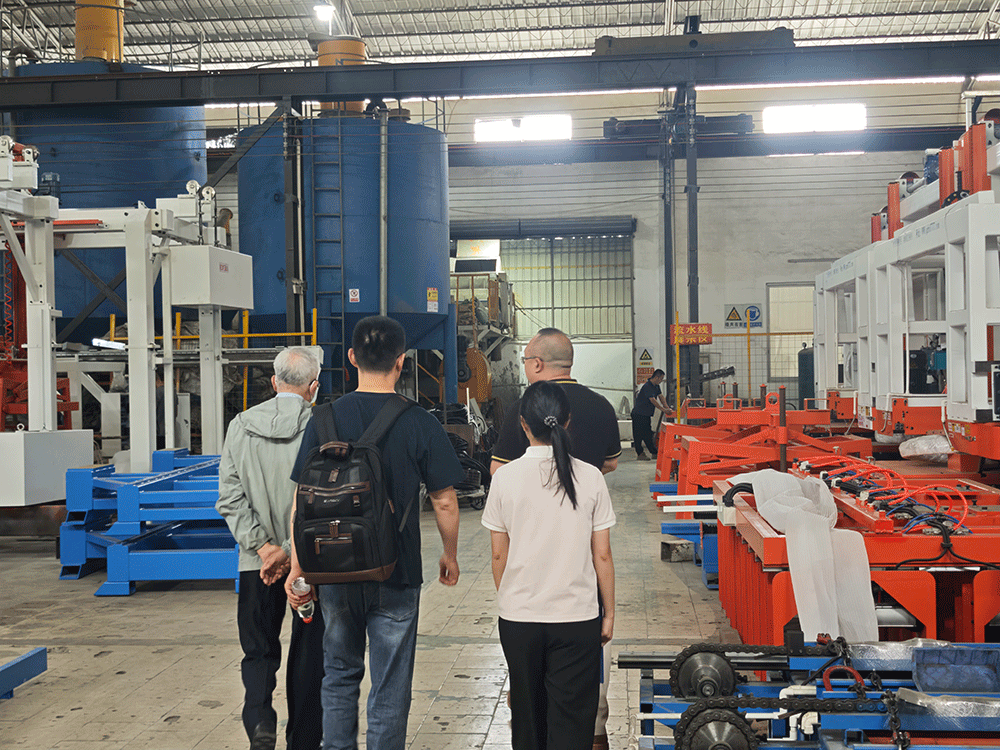 Taiwan project team reviewing HENGDE ceramsite lightweight block production equipment — factory visit image 1