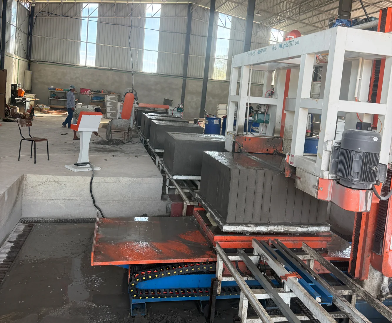 Foam-concrete lightweight block cutting equipment at the Cambodia project site