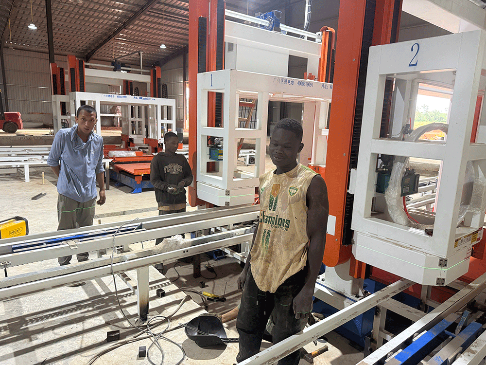 HENGDE engineer supporting lightweight block production-line installation in Côte d’Ivoire