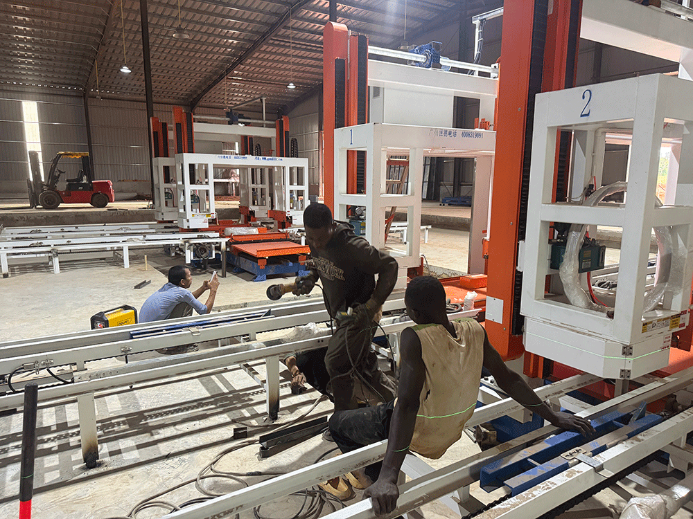 HENGDE engineer supporting lightweight block production-line installation in Côte d’Ivoire — installation and commissioning image 1