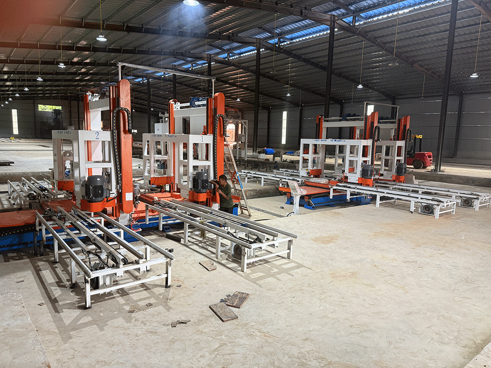HENGDE engineer supporting lightweight block production-line installation in Côte d’Ivoire — installation and commissioning image 2