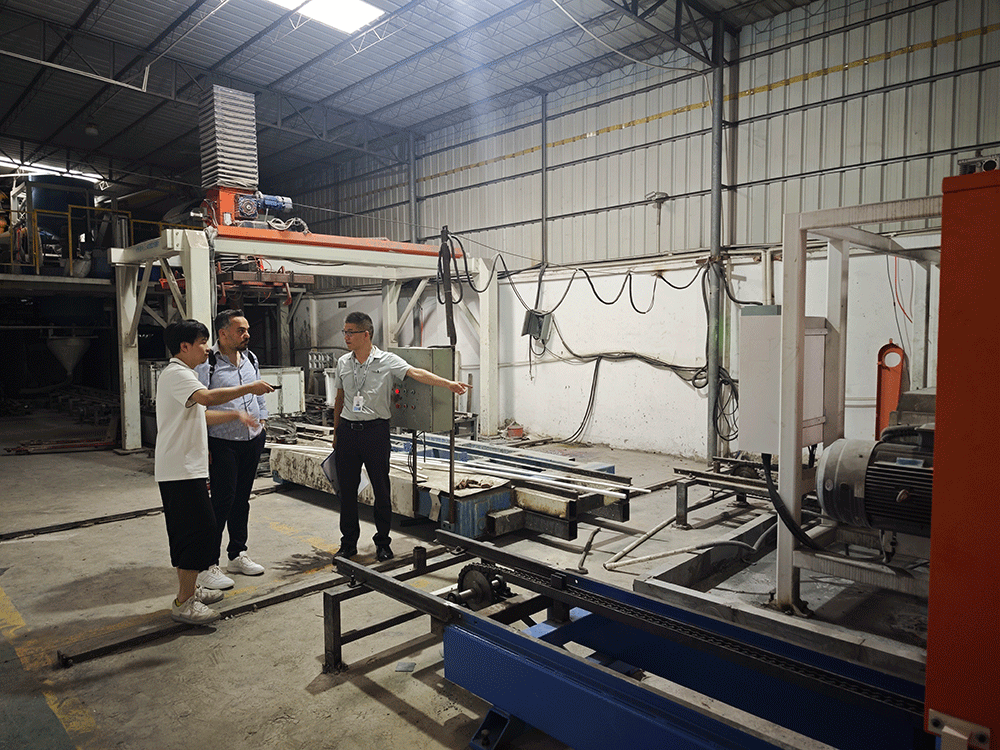 Türkiye project team reviewing HENGDE lightweight wall panel production equipment — factory visit image 2
