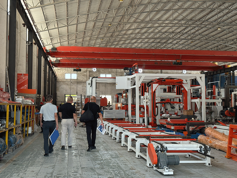 Indonesia project team reviewing HENGDE lightweight block production equipment