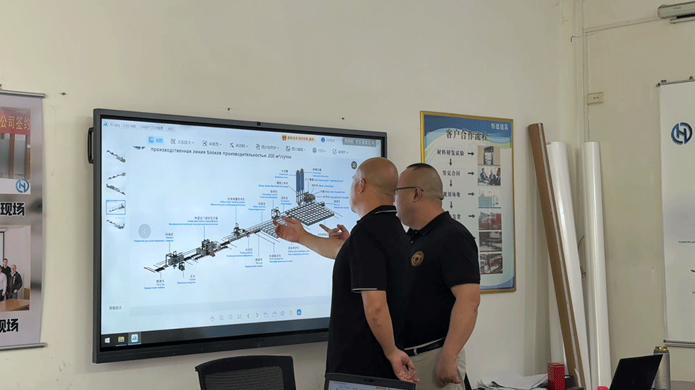 Indonesia project team reviewing HENGDE lightweight block production equipment — factory visit image 2