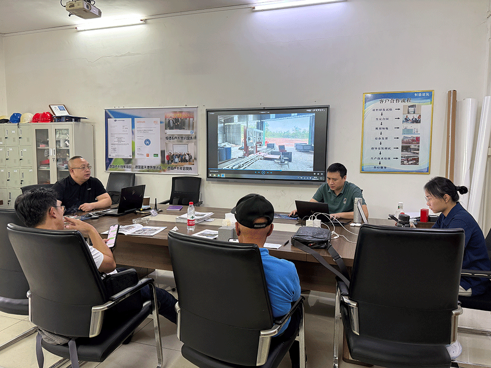Vietnam project team reviewing HENGDE lightweight block production equipment — factory visit image 2
