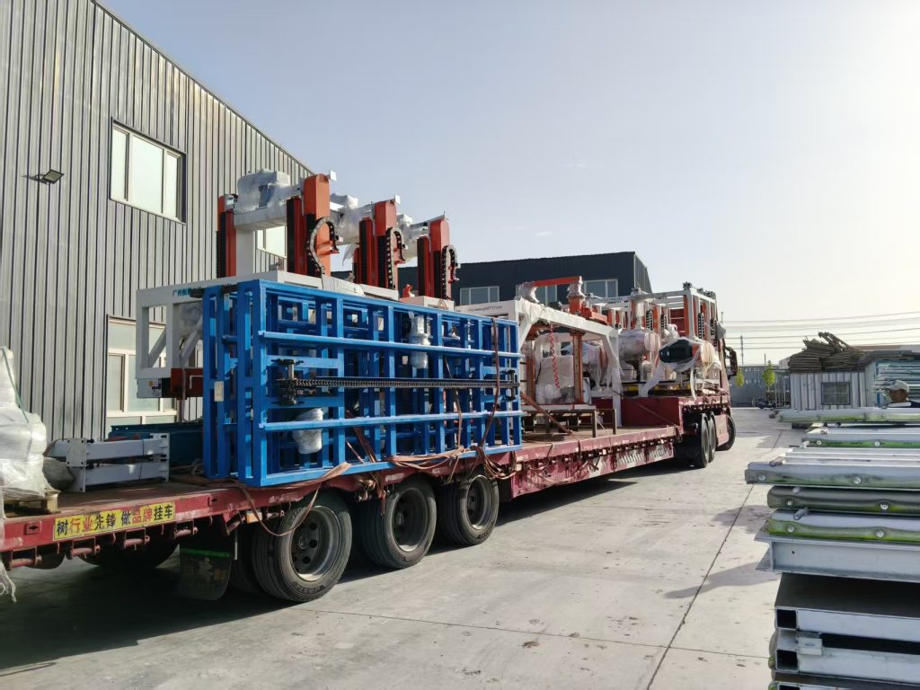 HENGDE engineer supporting self-insulating block production-line installation in China