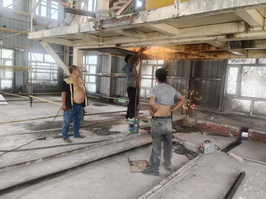 HENGDE engineer supporting self-insulating block production-line installation in China — installation and commissioning image 3