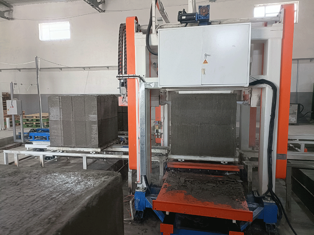 HENGDE engineer supporting lightweight block production-line installation in Uzbekistan