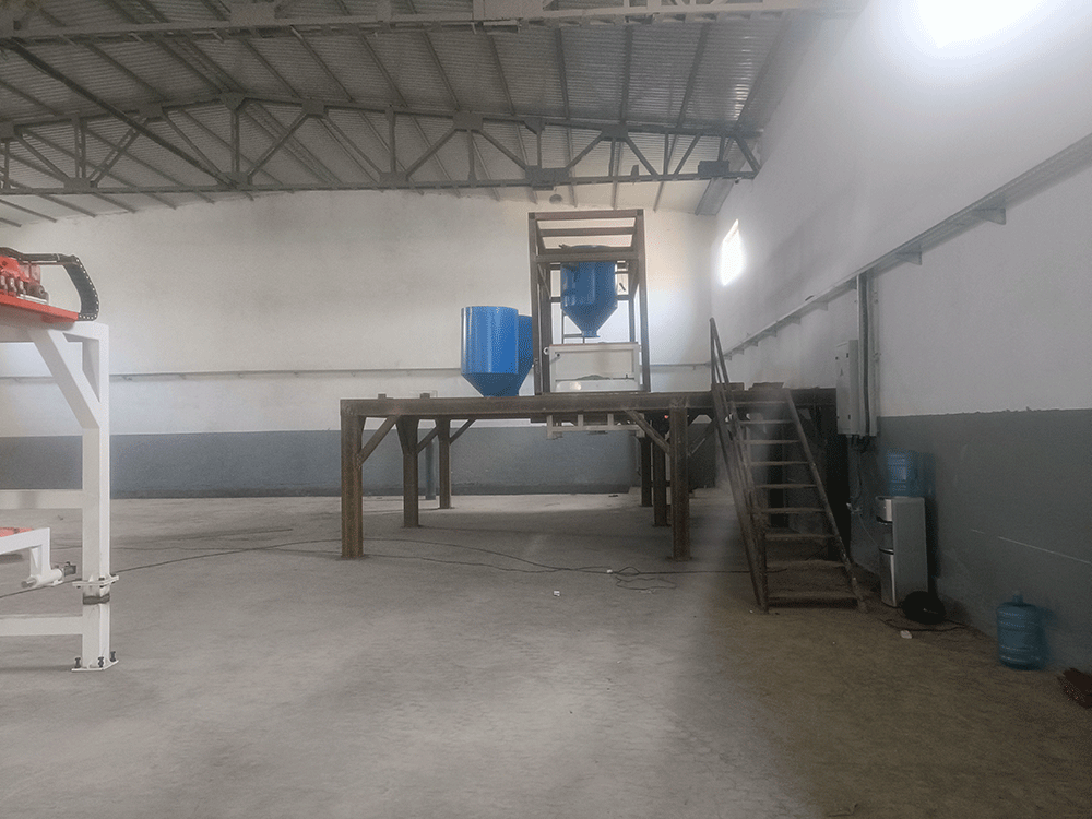 HENGDE engineer supporting lightweight block production-line installation in Uzbekistan — installation and commissioning image 4