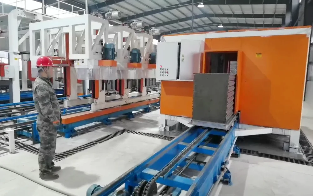 Lightweight block cutting equipment at the Xianning project site