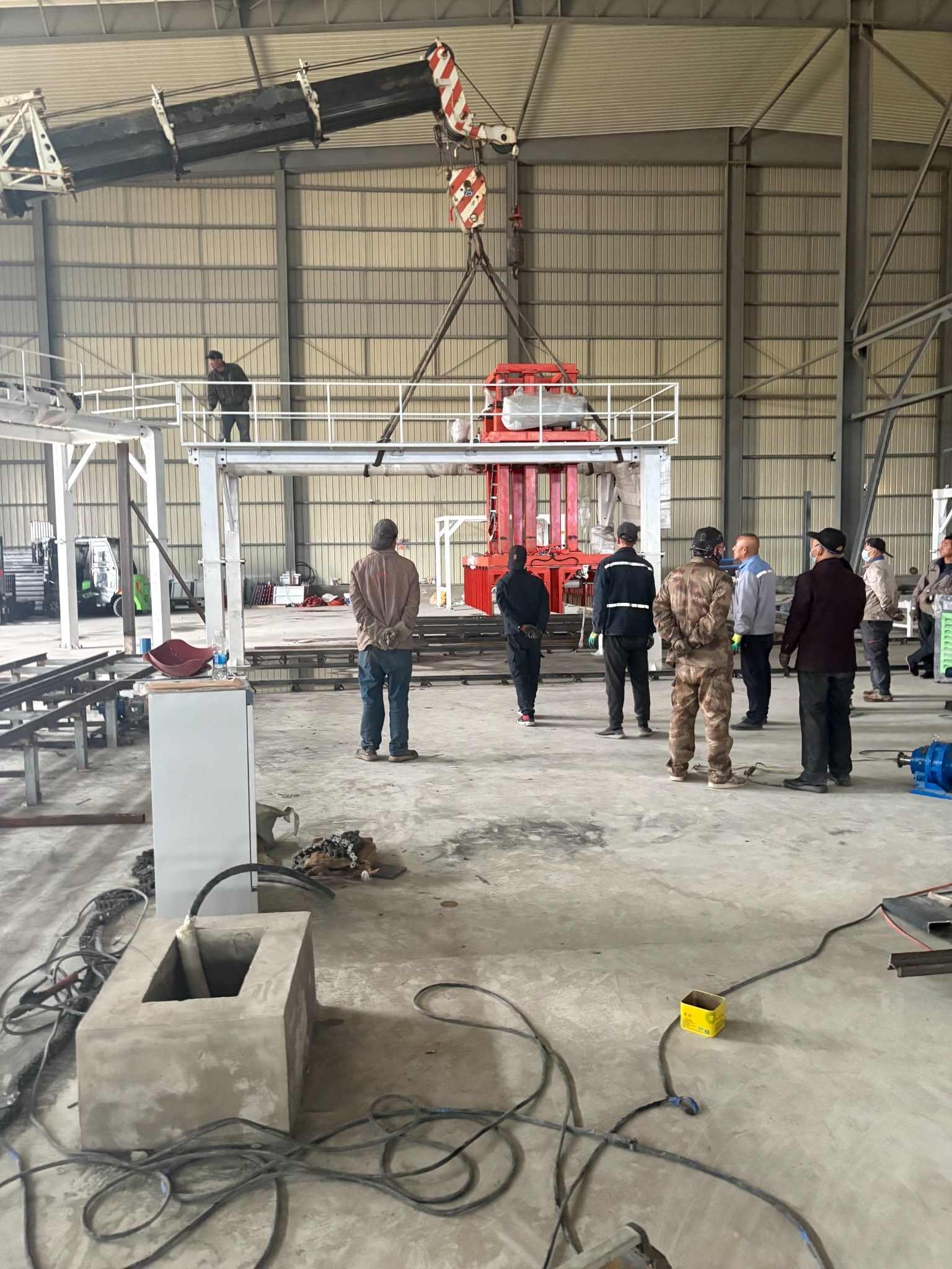 Equipment installation guidance for lightweight block production line