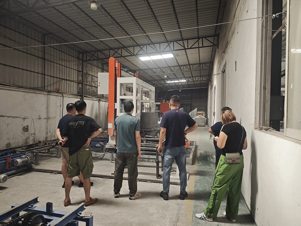 Ghanaian customer observing a lightweight block cutting system at HENGDE