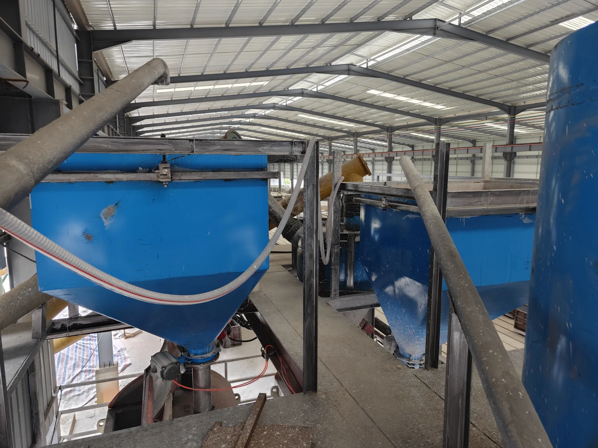 HENGDE dosing hopper for lightweight block and wall-panel production