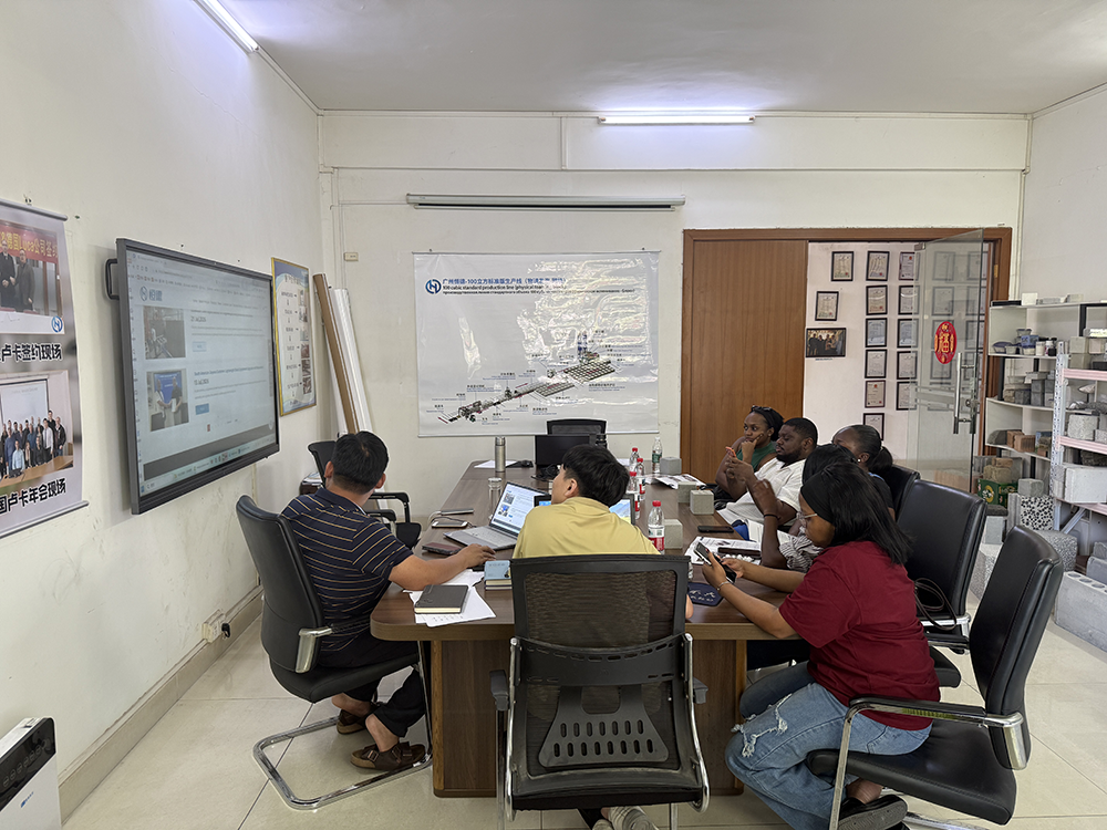 Ghana project team reviewing HENGDE lightweight block production equipment — factory visit image 1