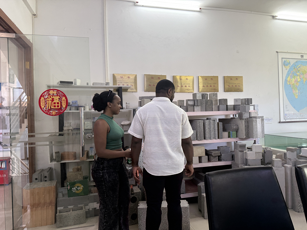 Ghana project team reviewing HENGDE lightweight block production equipment — factory visit image 2