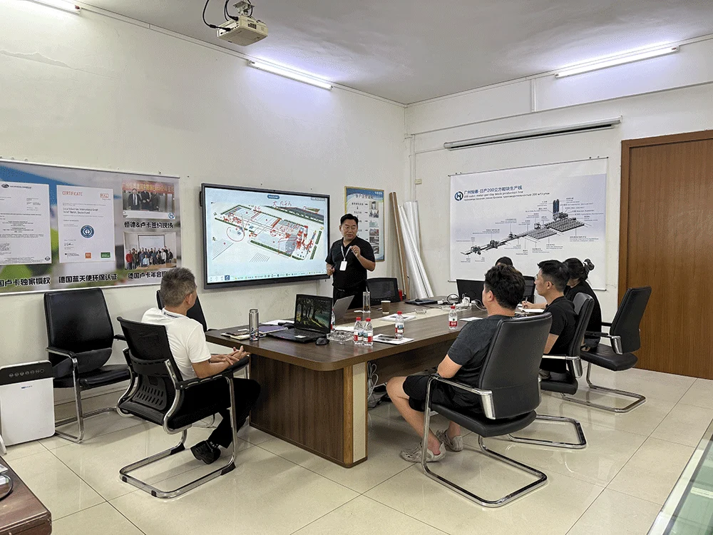 HENGDE team presenting lightweight block production-flow drawings to an Indonesian customer